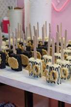 Load image into Gallery viewer, Basic Party Package. Rice Krispies, Choco Berries, Pretzels, Oreos - La Petite