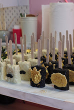 Load image into Gallery viewer, Basic Party Package. Rice Krispies, Choco Berries, Pretzels, Oreos - La Petite

